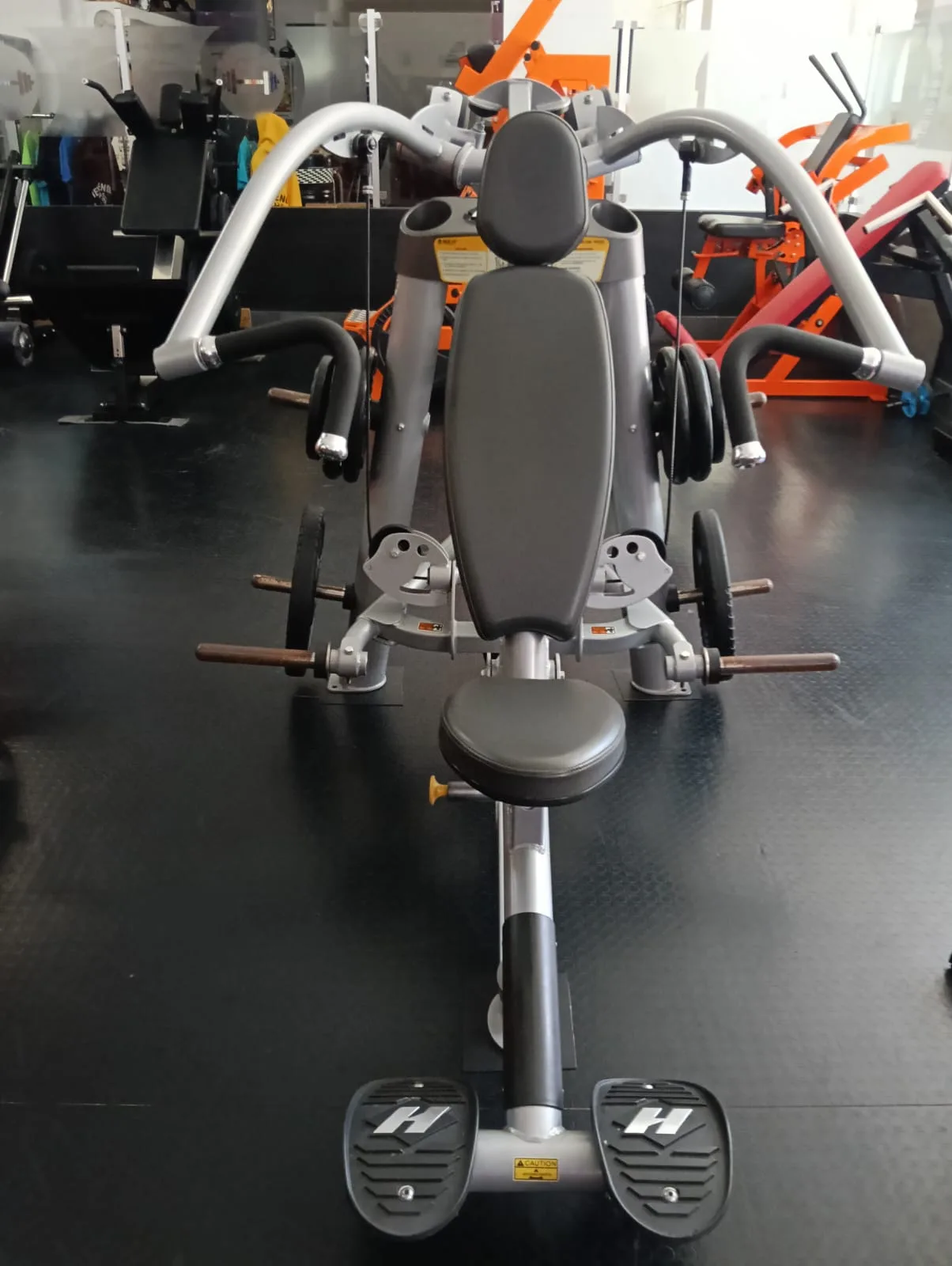 Incline Chest Press Hoist ROC-IT nella sala Revenge Gym