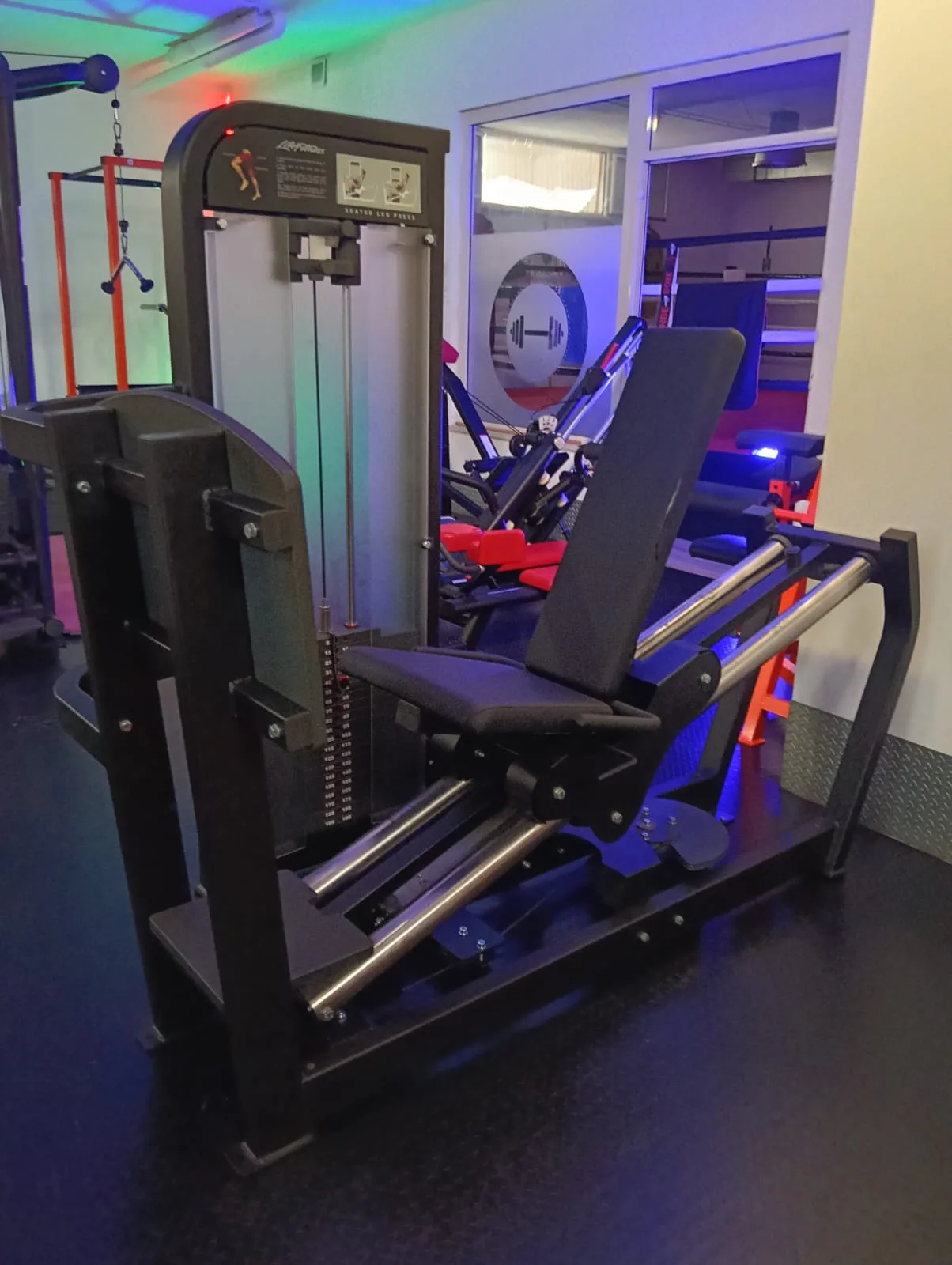 Pressa orizzontale Life Fitness nella sala Revenge Gym