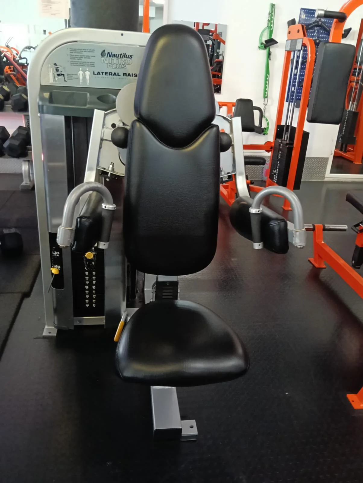 Lateral Raise Nautilus Nitro Plus nella sala Revenge Gym